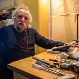 �Questo luogo � aperto da pi� di un secolo � esordisce il 75enne �. Fu il mio bisnonno Antonio a crearlo agli inizi del 900 come rivendita di carbone per uso domestico�